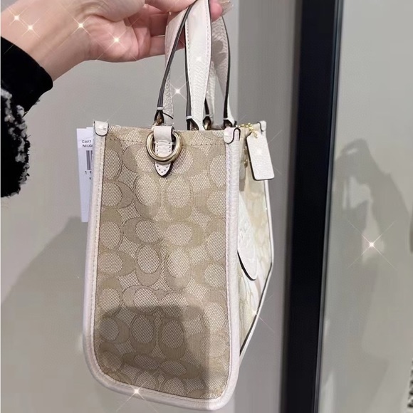 Coach C8417 Dempsey Tote 22 In Signature Jacquard With Stripe And Coach Patch In - Picture 3 of 11